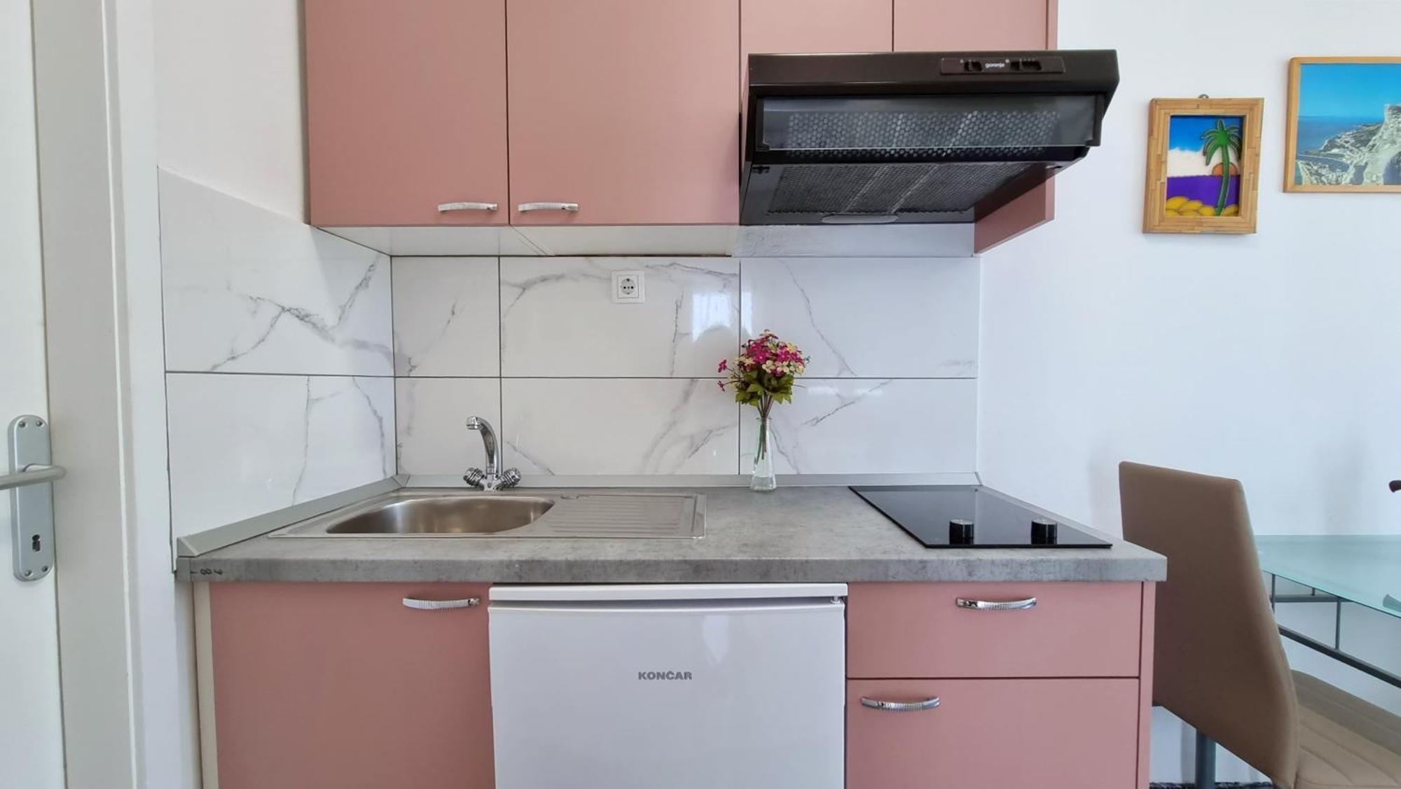 אומיס Apartments Neda מראה חיצוני תמונה