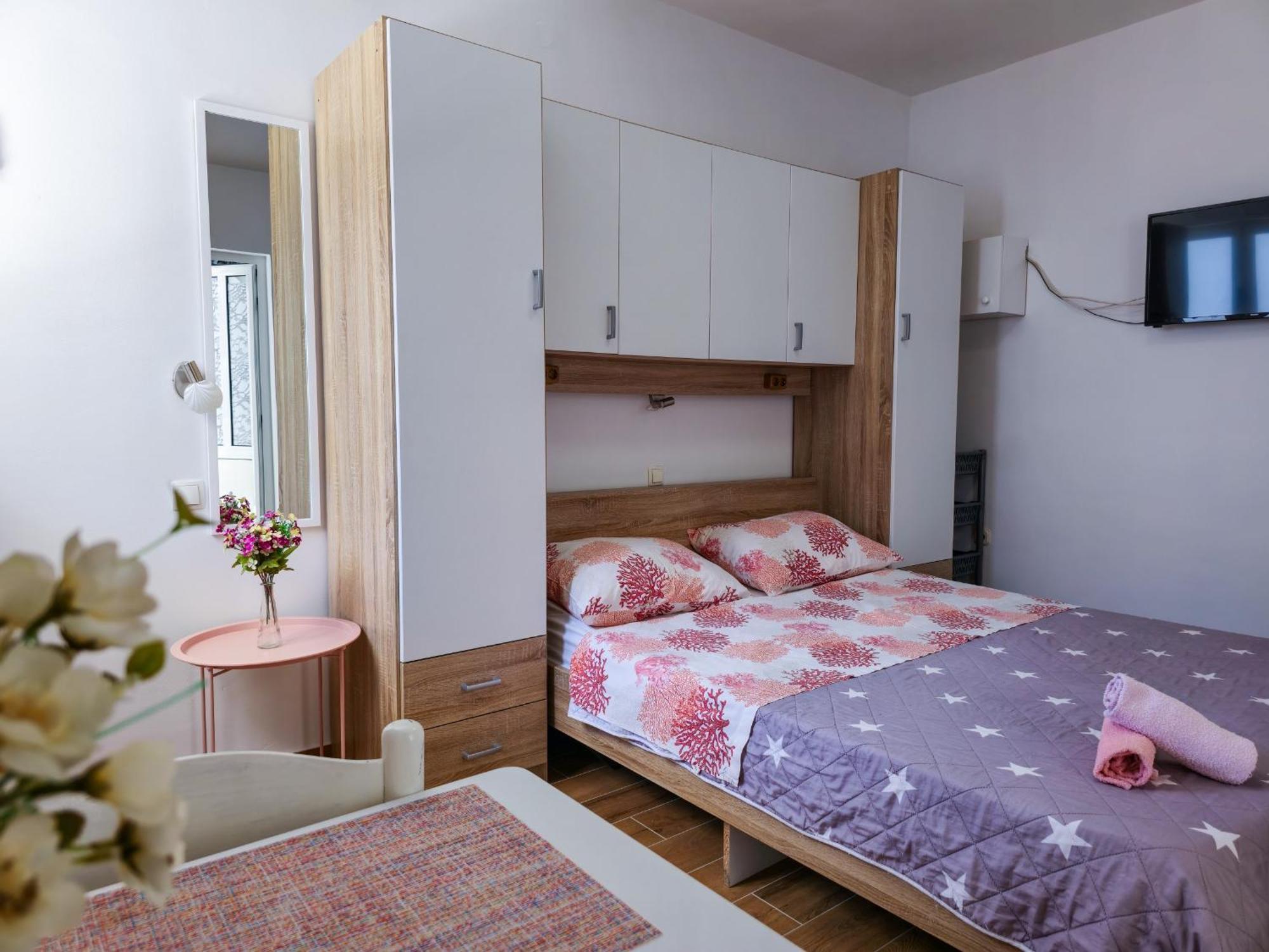 אומיס Apartments Neda מראה חיצוני תמונה