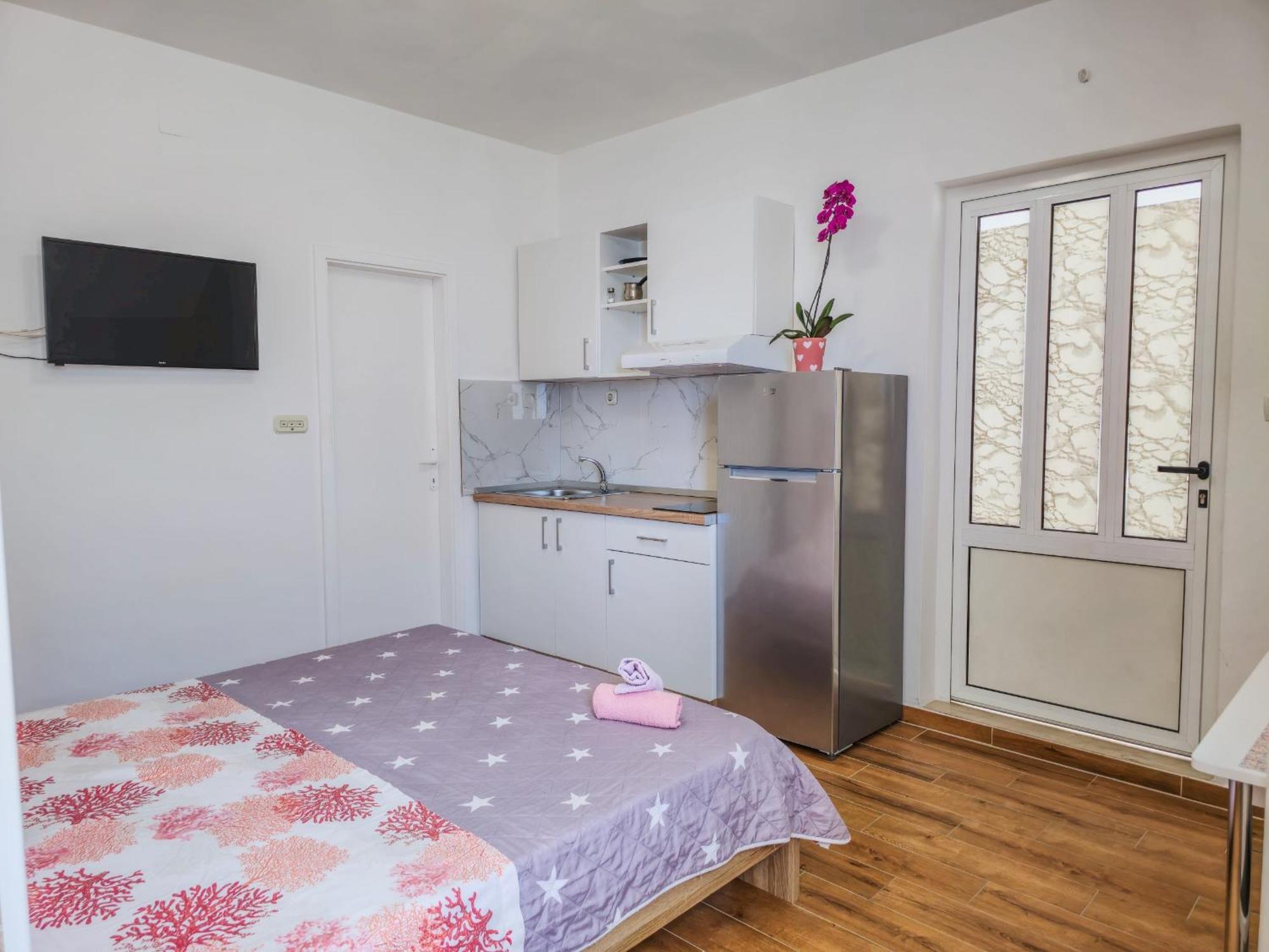 אומיס Apartments Neda מראה חיצוני תמונה