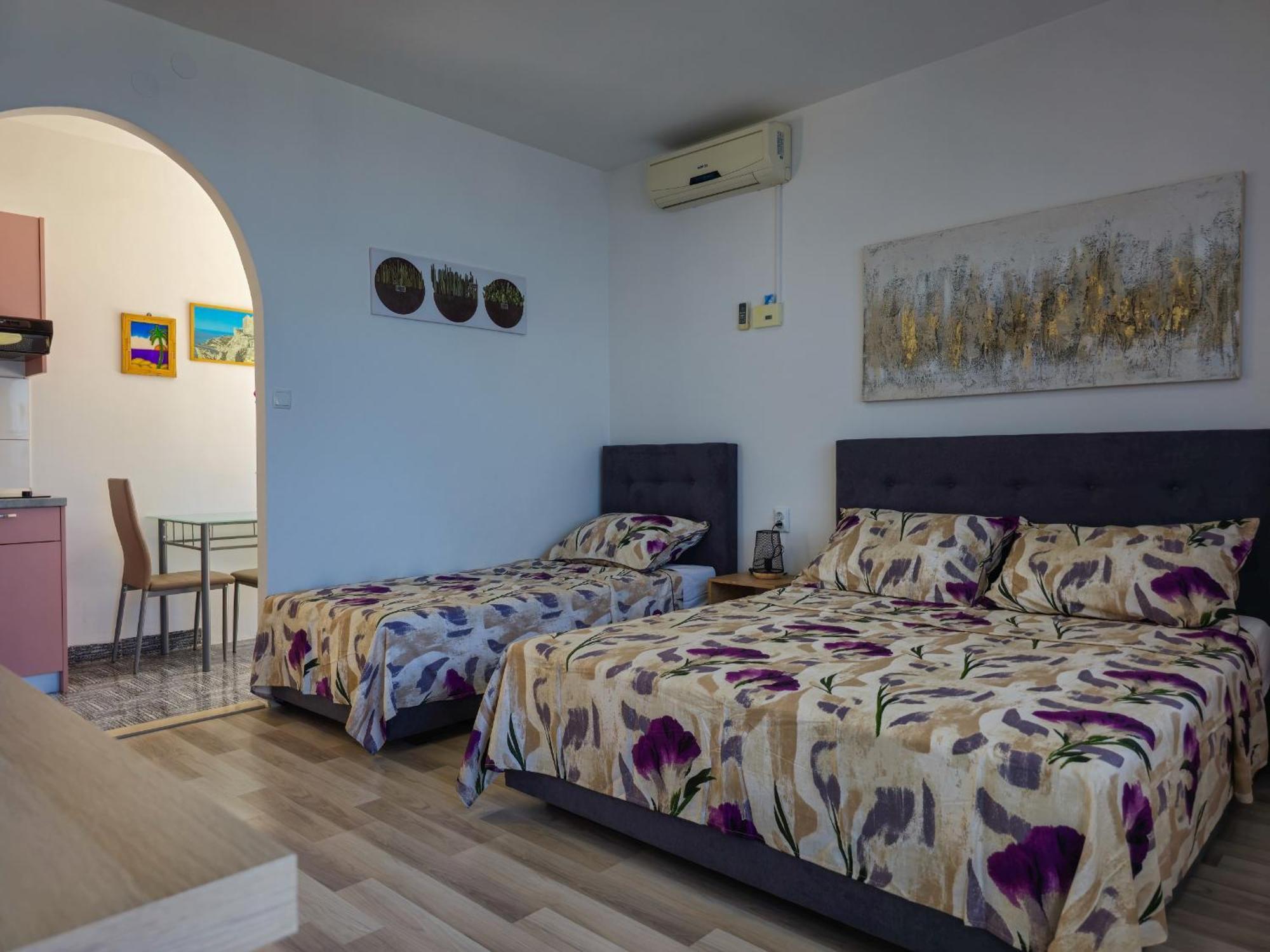 אומיס Apartments Neda מראה חיצוני תמונה
