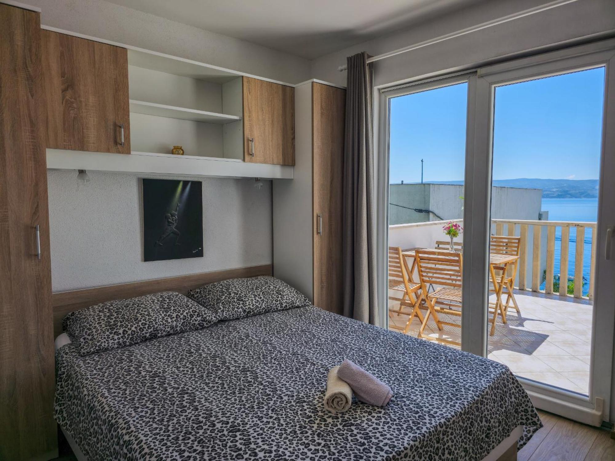 אומיס Apartments Neda מראה חיצוני תמונה
