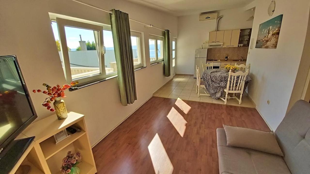 אומיס Apartments Neda מראה חיצוני תמונה